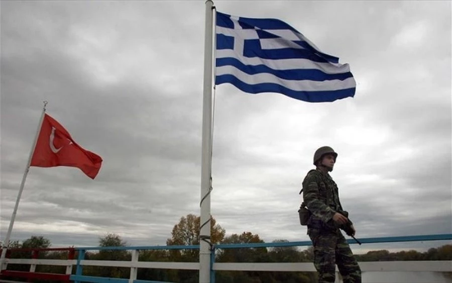 Στοπ από Ελληνες αστυνομικούς: Συνελήφθησαν Τούρκοι δημοσιογράφοι στην Αλεξανδρούπολη – «Μας ξάπλωσαν πάνω στο αυτοκίνητο»